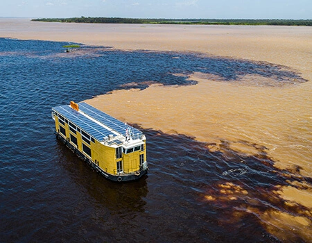 Vivencie o Encontro das Águas e contemple a diversidade da Floresta Amazônica.