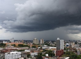 É verdade que chove todos os dias em Manaus?