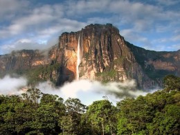 Conheça a El Dourado: a maior cachoeira do Brasil que está localizada na Amazônia.